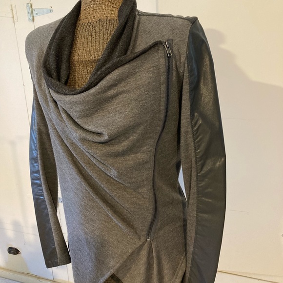 BLANKNYC versatile sweater jacket - Picture 4 of 6